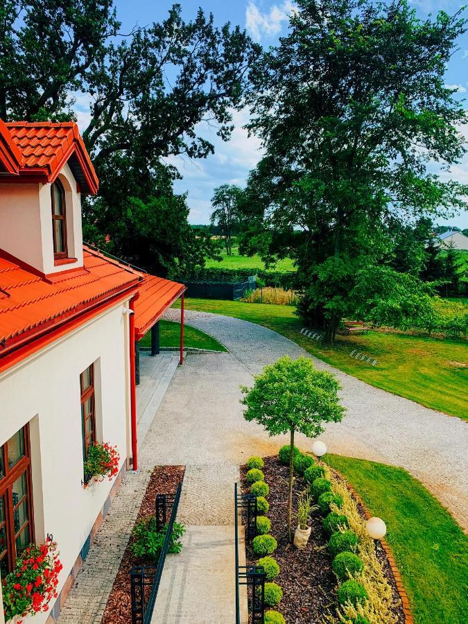 Dwór Karwacz Acomodação com café da manhã Przasnysz Exterior foto