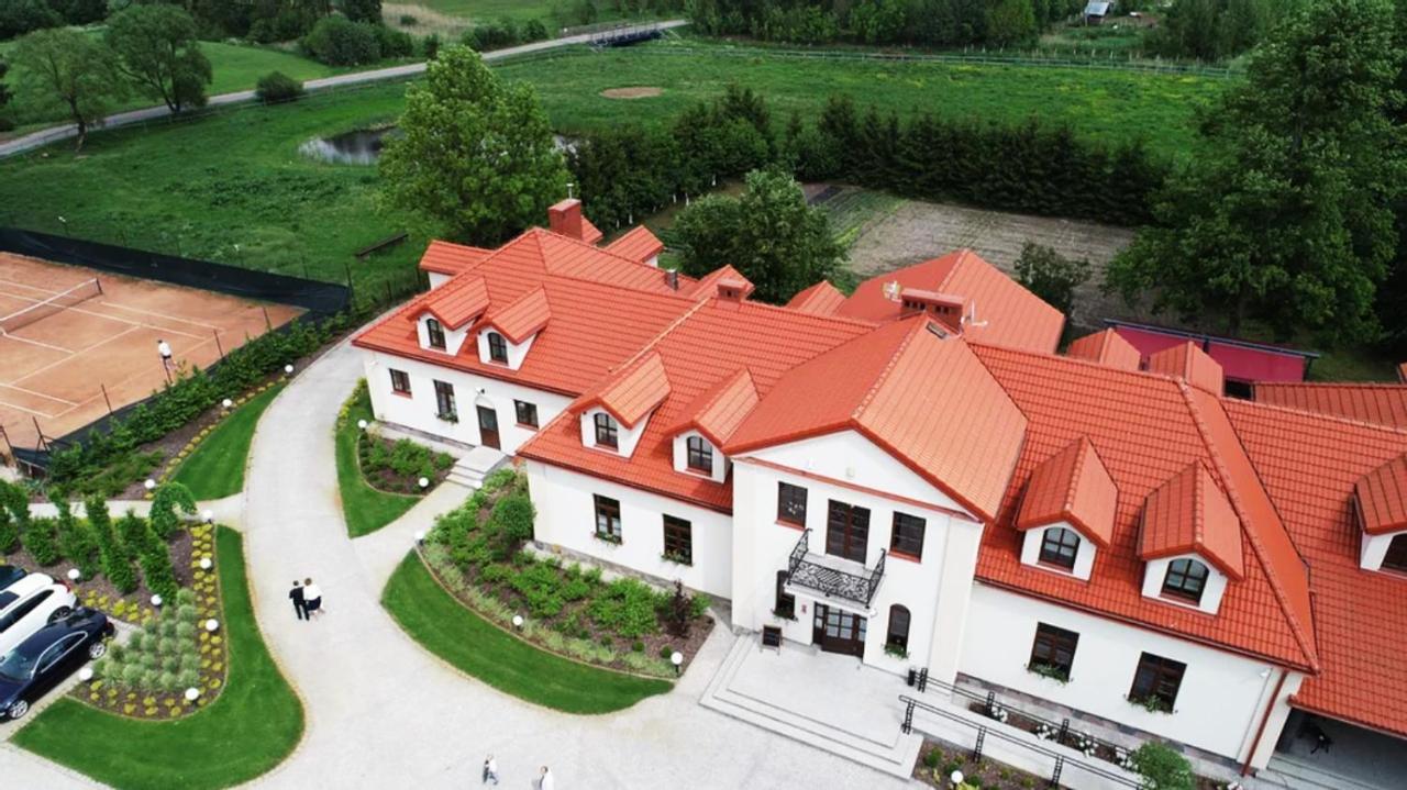 Dwór Karwacz Acomodação com café da manhã Przasnysz Exterior foto