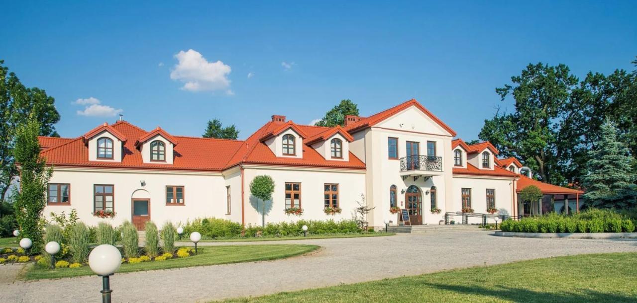 Dwór Karwacz Acomodação com café da manhã Przasnysz Exterior foto